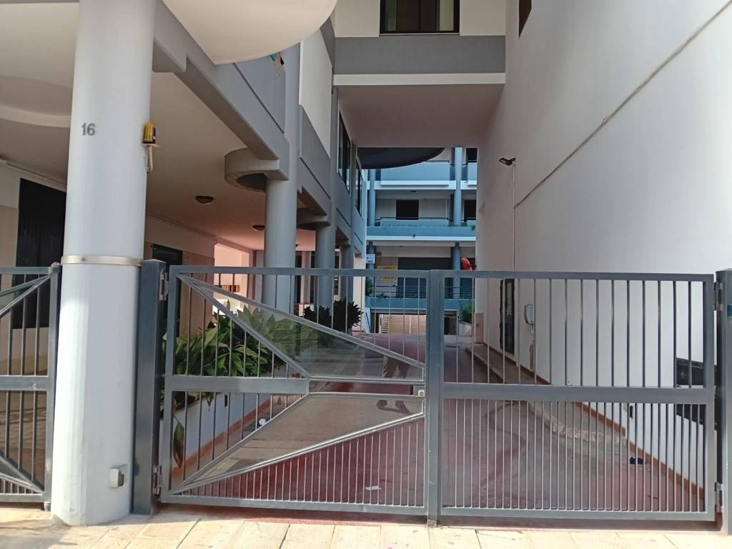 locale commerciale in affitto a Palo del Colle