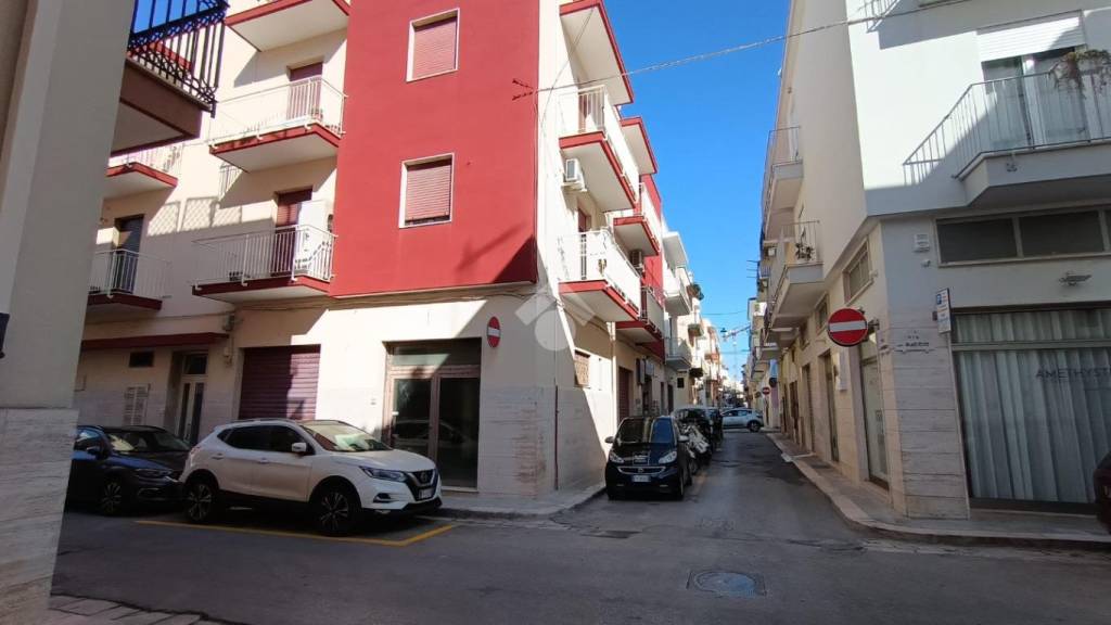 locale commerciale in affitto a Polignano a Mare