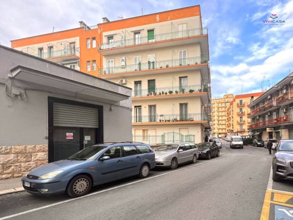 negozio in affitto a Putignano