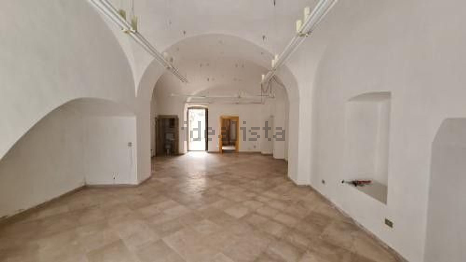 locale di sgombero in affitto a Putignano