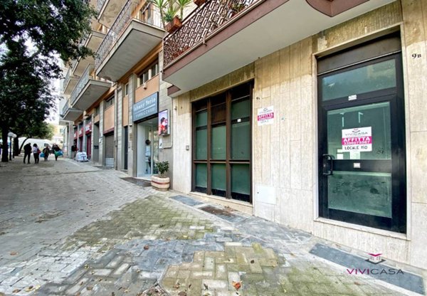 negozio in affitto a Putignano