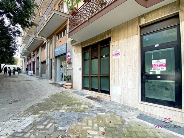 negozio in affitto a Putignano