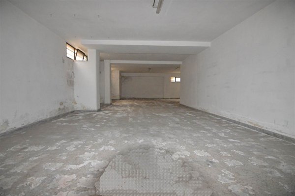 negozio in affitto a Putignano
