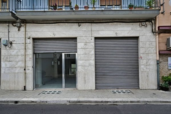 negozio in affitto a Putignano