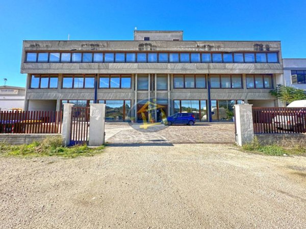 locale commerciale in affitto a Putignano
