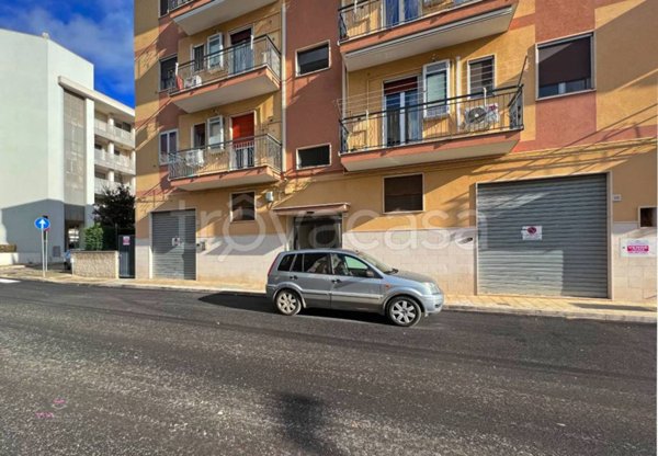 locale commerciale in affitto a Putignano