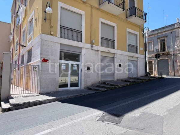 negozio in affitto a Putignano