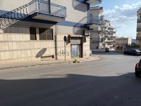 locale commerciale in affitto a Putignano