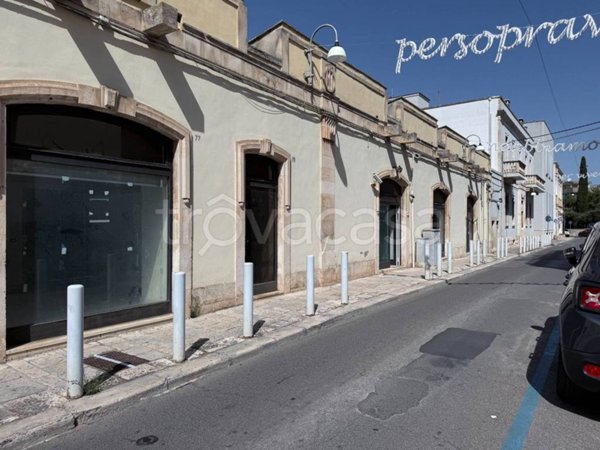 negozio in affitto a Putignano