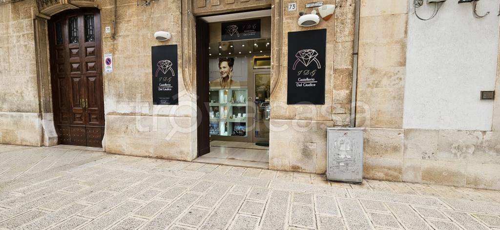 negozio in affitto a Putignano