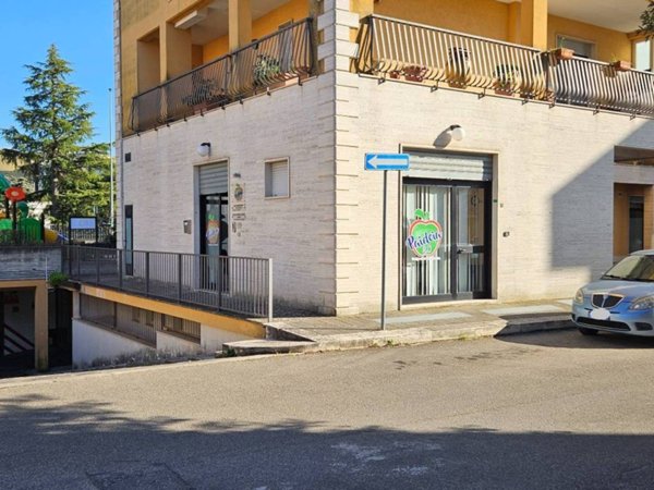 negozio in affitto a Putignano