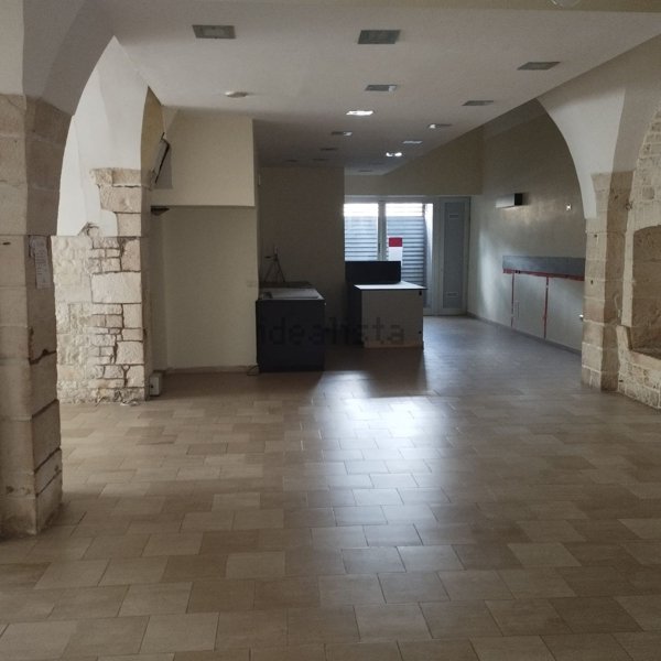 locale commerciale in affitto a Putignano