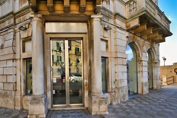 negozio in affitto a Putignano