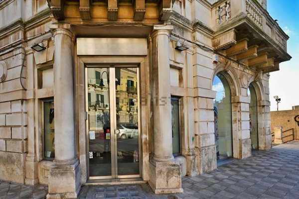 locale commerciale in affitto a Putignano