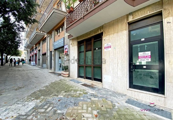 locale commerciale in affitto a Putignano