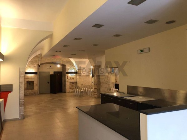 locale commerciale in affitto a Putignano