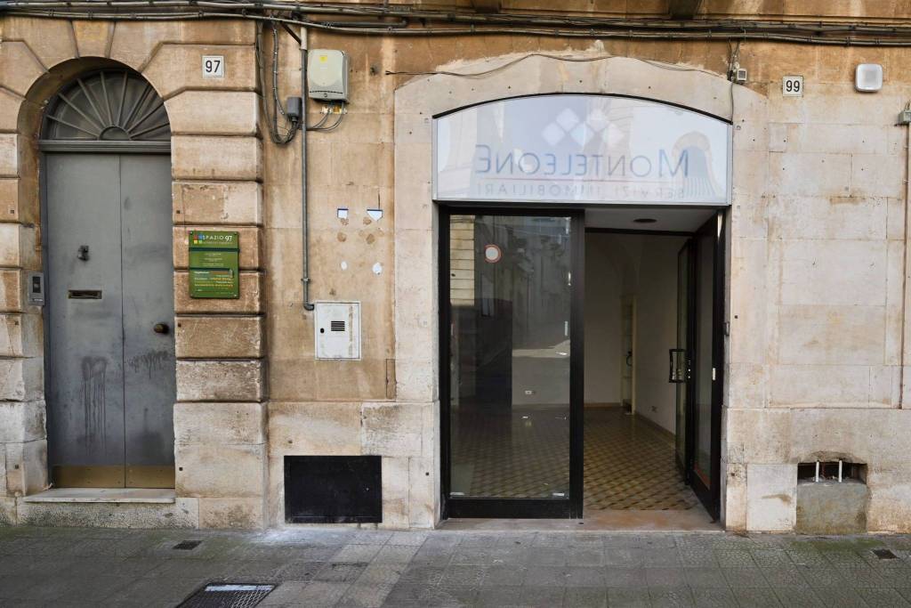 negozio in affitto a Putignano