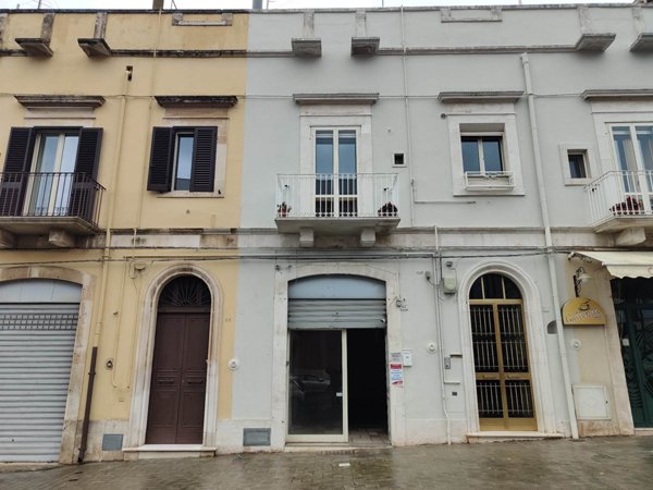 negozio in affitto a Putignano