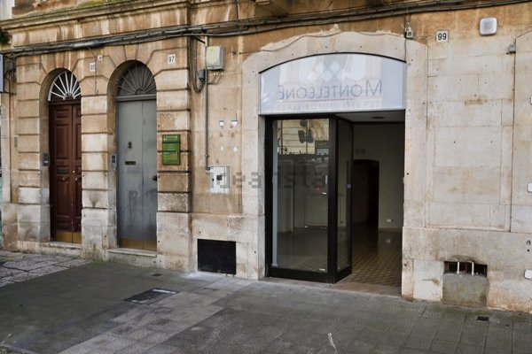 locale commerciale in affitto a Putignano