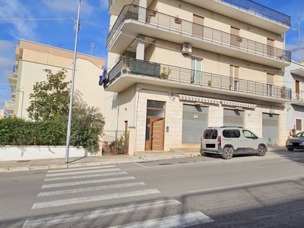negozio in affitto a Putignano