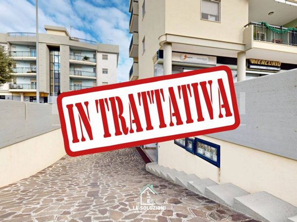 negozio in affitto a Putignano