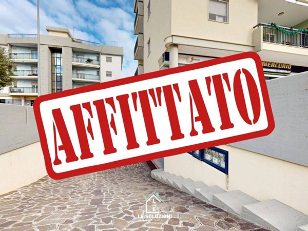 negozio in affitto a Putignano