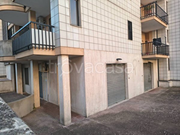 negozio in affitto a Putignano
