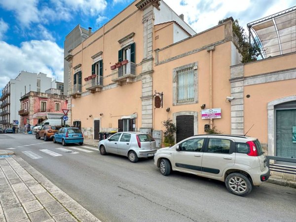 locale commerciale in affitto a Putignano