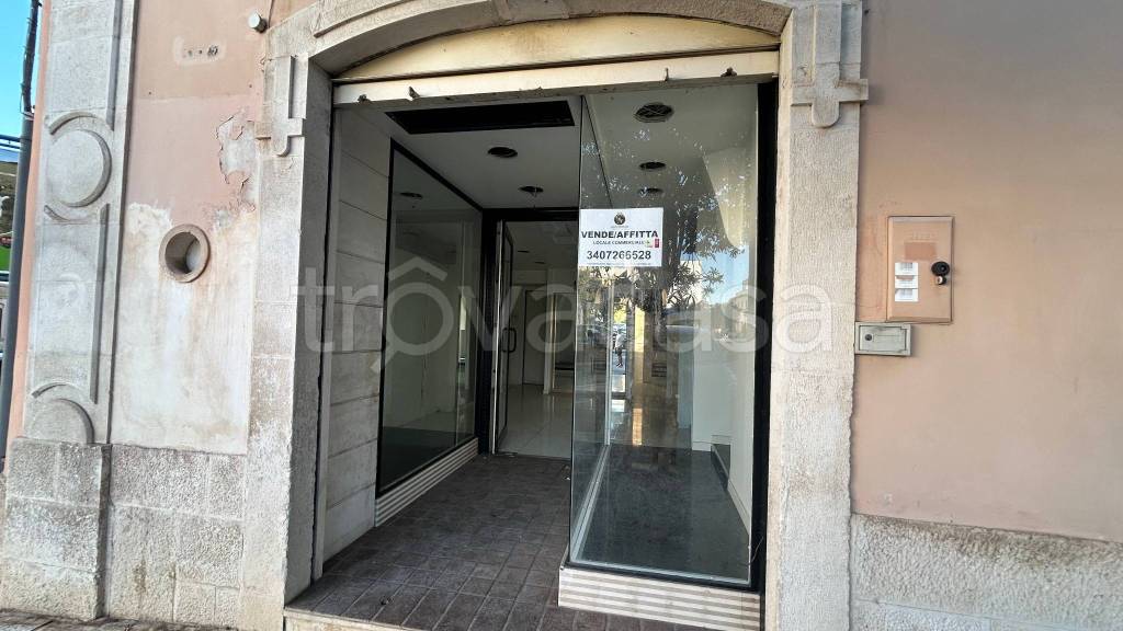 locale commerciale in affitto a Putignano