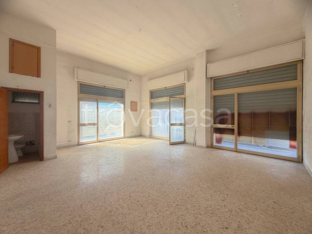 locale commerciale in affitto a Putignano