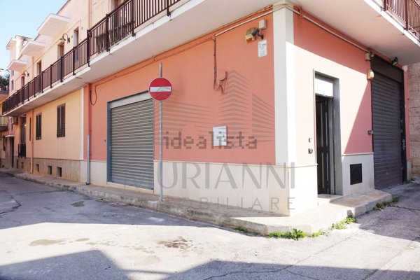 locale commerciale in affitto a Sannicandro di Bari