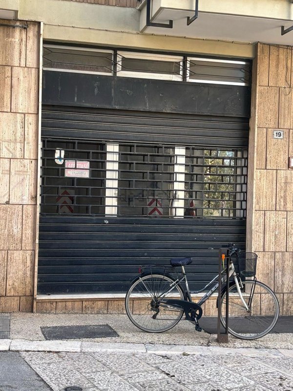 locale commerciale in affitto a Sannicandro di Bari