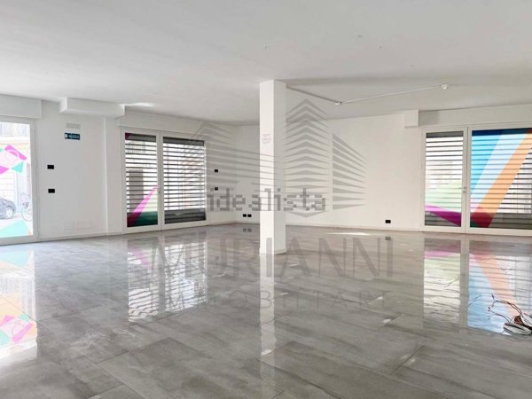 locale commerciale in affitto a Sannicandro di Bari