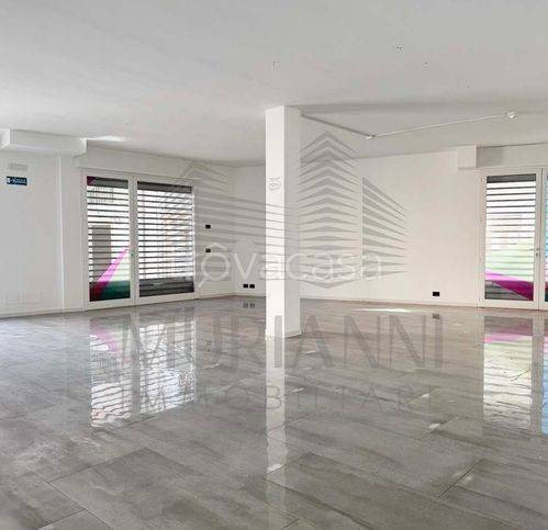 negozio in affitto a Sannicandro di Bari