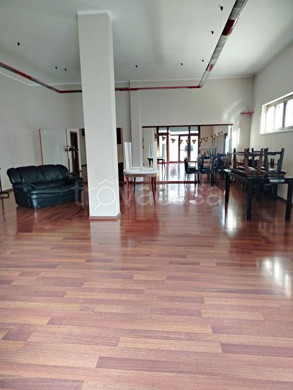 negozio in affitto a Santeramo in Colle