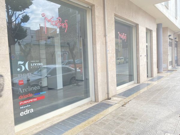 negozio in affitto a Triggiano