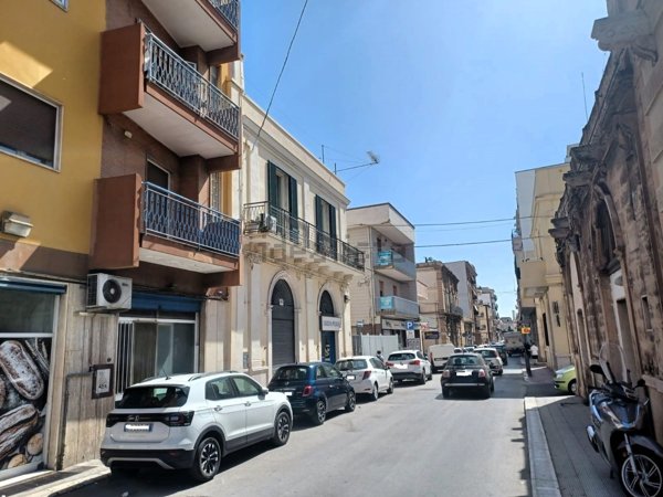 locale commerciale in affitto a Triggiano