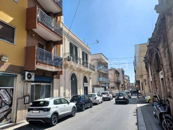 negozio in affitto a Triggiano