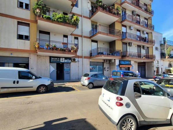 negozio in affitto a Triggiano