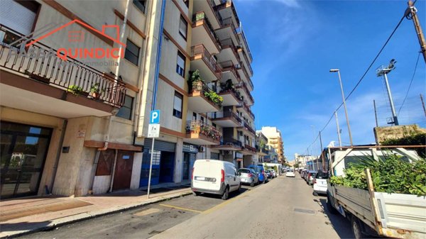 negozio in affitto a Triggiano