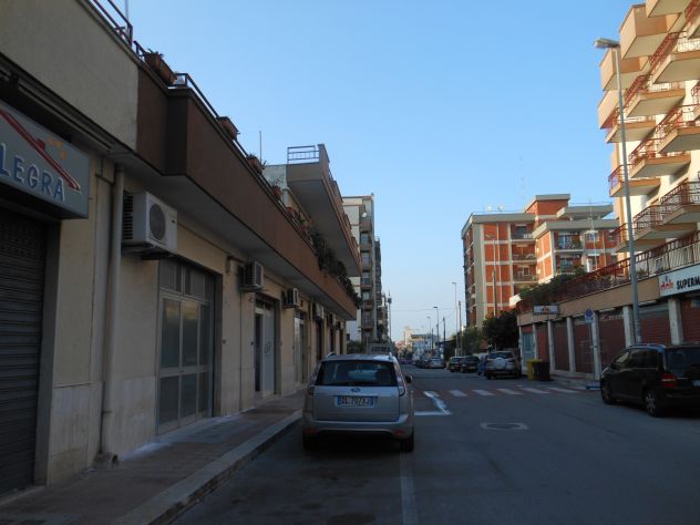 negozio in affitto a Triggiano