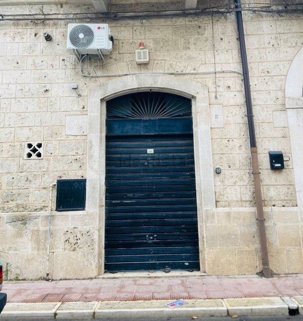 locale commerciale in affitto a Triggiano