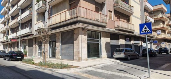 negozio in affitto a Triggiano