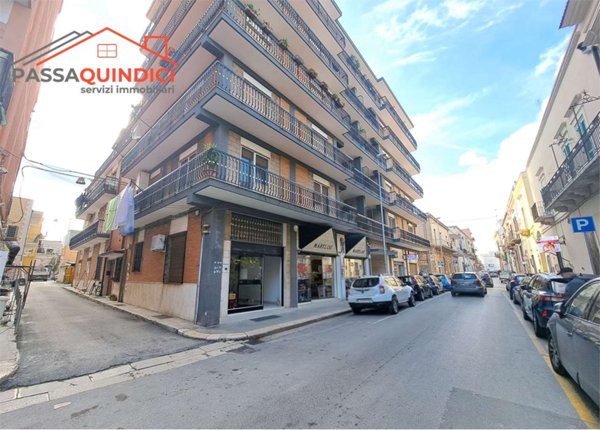 negozio in affitto a Triggiano