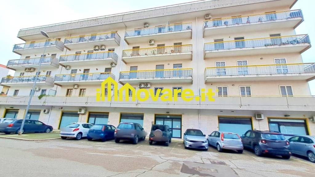 negozio in affitto a Triggiano