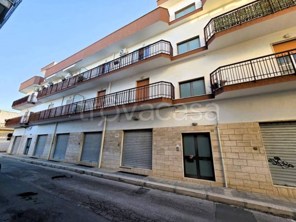 negozio in affitto a Triggiano