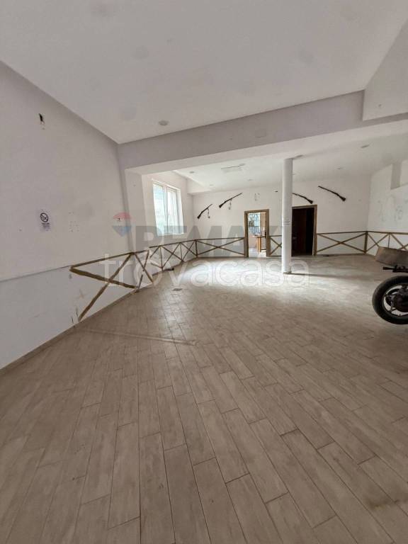 negozio in affitto a Triggiano