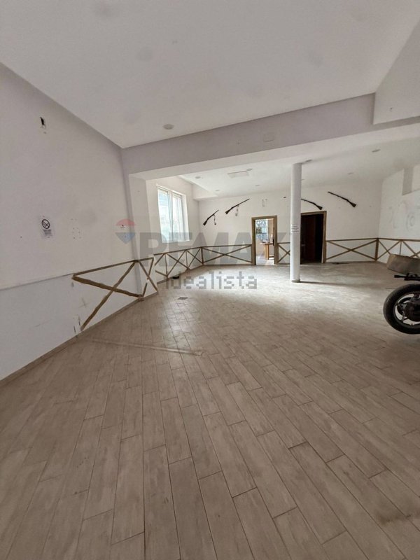 locale commerciale in affitto a Triggiano