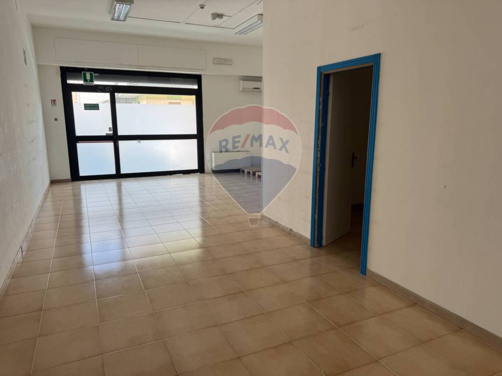 negozio in affitto a Triggiano