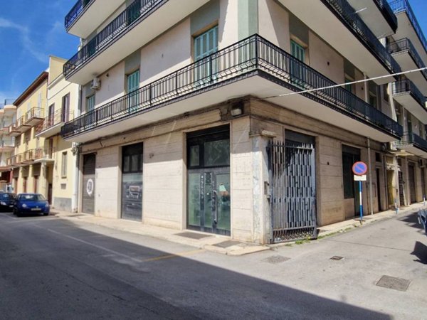negozio in affitto a Triggiano